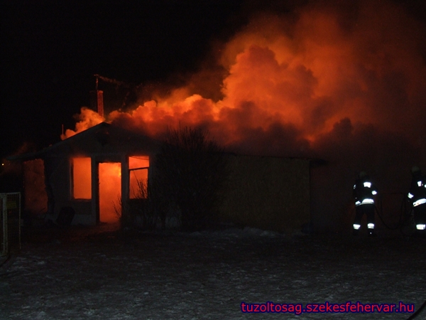  Lángok martalékává vált egy faház Kápolnásnyéken! (képek)