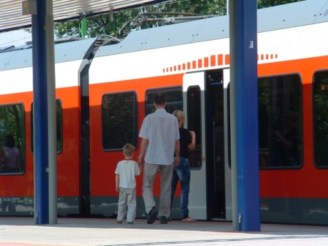 Átadták a Tárnok-Székesfehérvár felújított vasúti pályaszakaszt