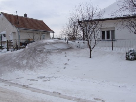 Pázmándi utca a hófúvás után