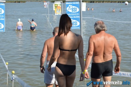 A Velenceit-tó 26 °C-os volt...